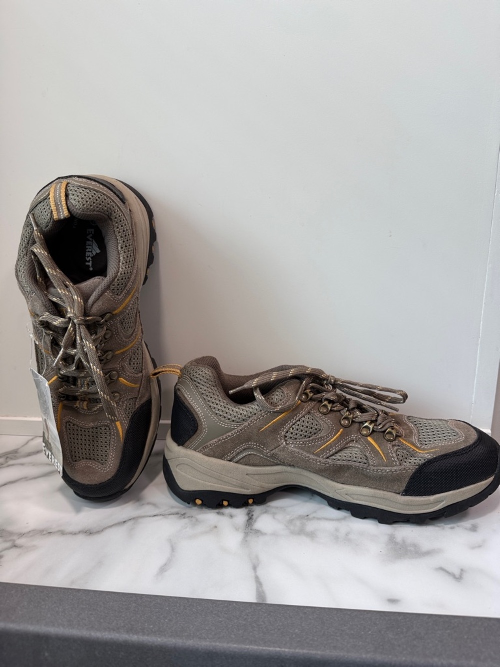 NWT Everest Trail Men's Outdoor Hiking Walking Shoes Brown size 11
